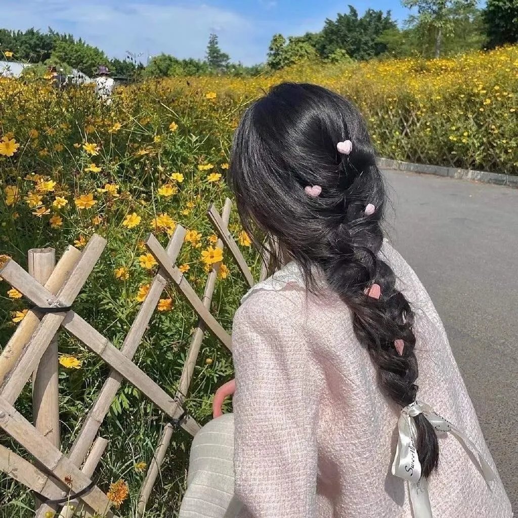 在角落,主教身边